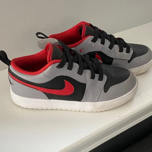 NIKE Jordan Kids Black and Gray Sneakers - Picture 3 of 4